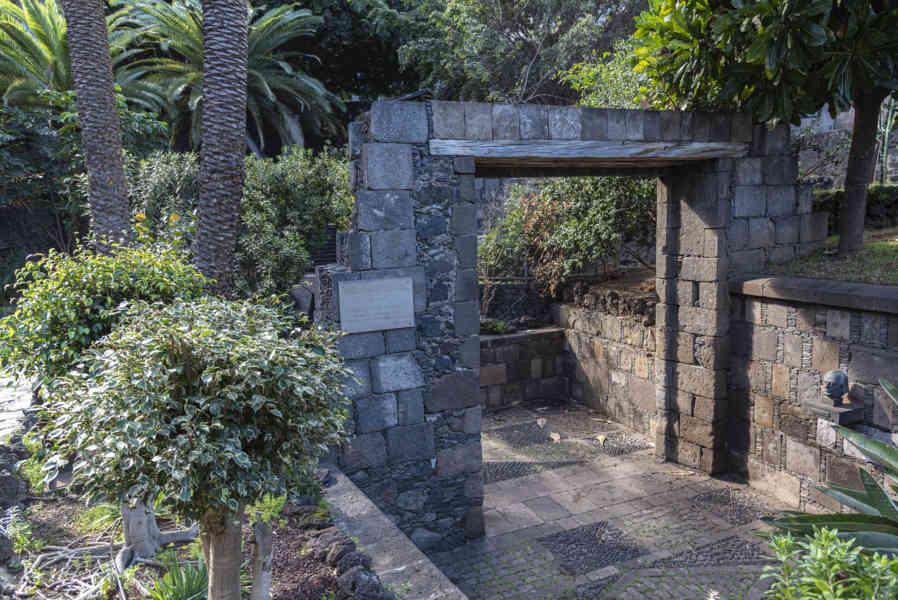 Tenerife 253 - Garachico - parque de la Puerta de Tierra - Puerta de Tierra.jpg